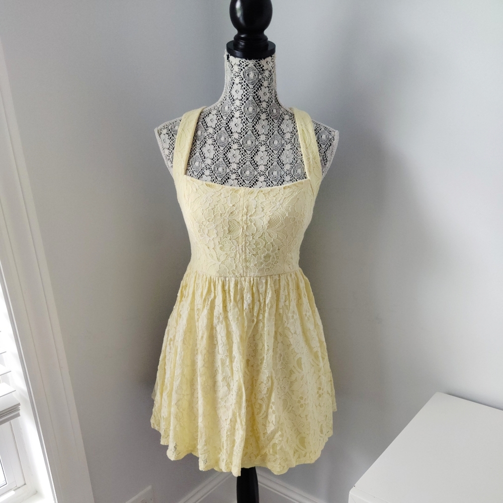 Way In Yellow Lace Sun A-line Apron Dress